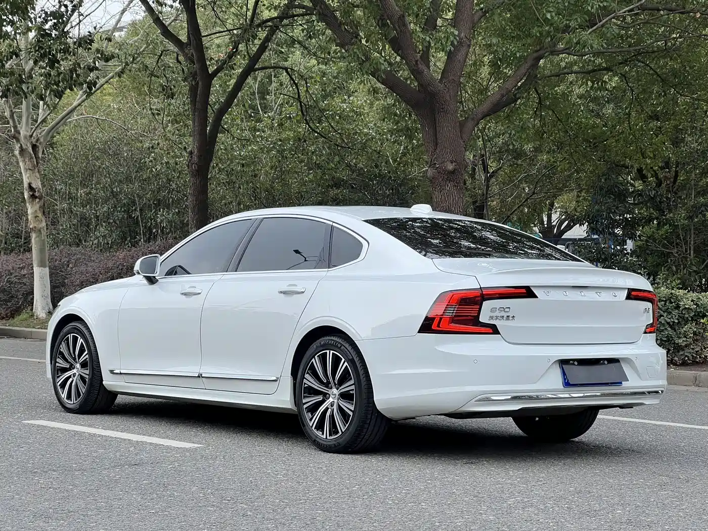 VOLVO S90