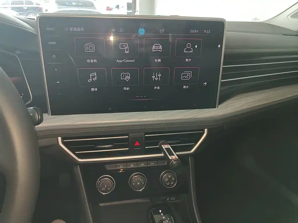Volkswagen Sagitar 2023 300TSI DSG Surpassing Edition фото 13