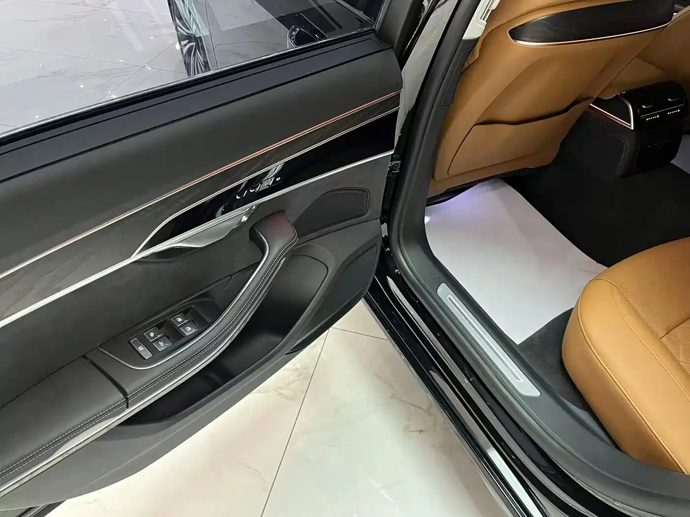 Audi A8 2023 A8L 50 TFSI quattro Exclusive фото 10