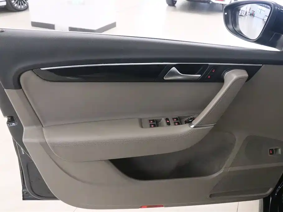 Volkswagen Magotan 2015 Facelift 1.8TSI Luxury фото 11