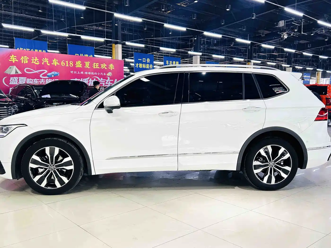Volkswagen Tiguan L 2024 Outstanding 330TSI Auto 2WD R-Line Dragon Glory Edition фото 5