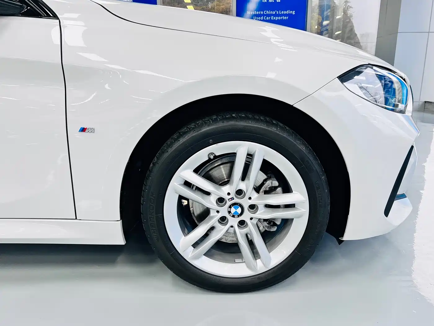 BMW 1 Series 2023 120i M Sport Shadow Edition фото 4
