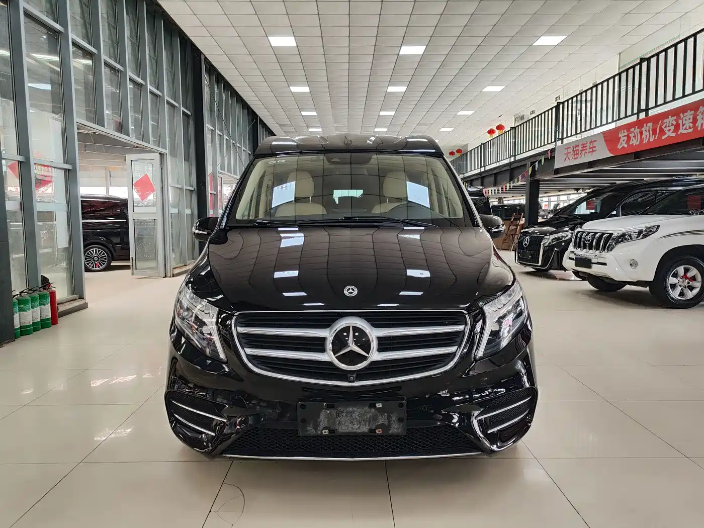 Mercedes-Benz V-Class 2018 V 260 L Premium Long Wheelbase Edition China VI фото 2