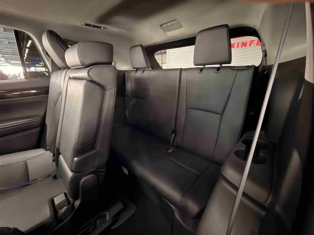 Toyota Highlander 2023 2.5L Smart Hybrid Dual Engine AWD Premium 7-Seater фото 19