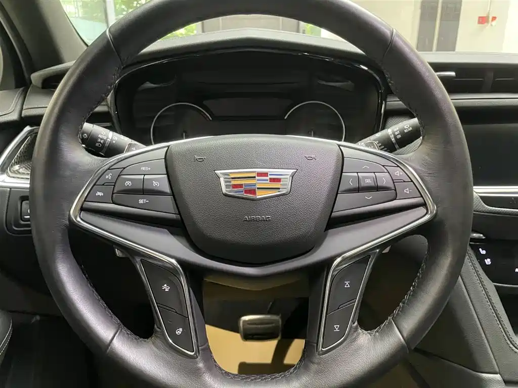 CADILLAC XT5