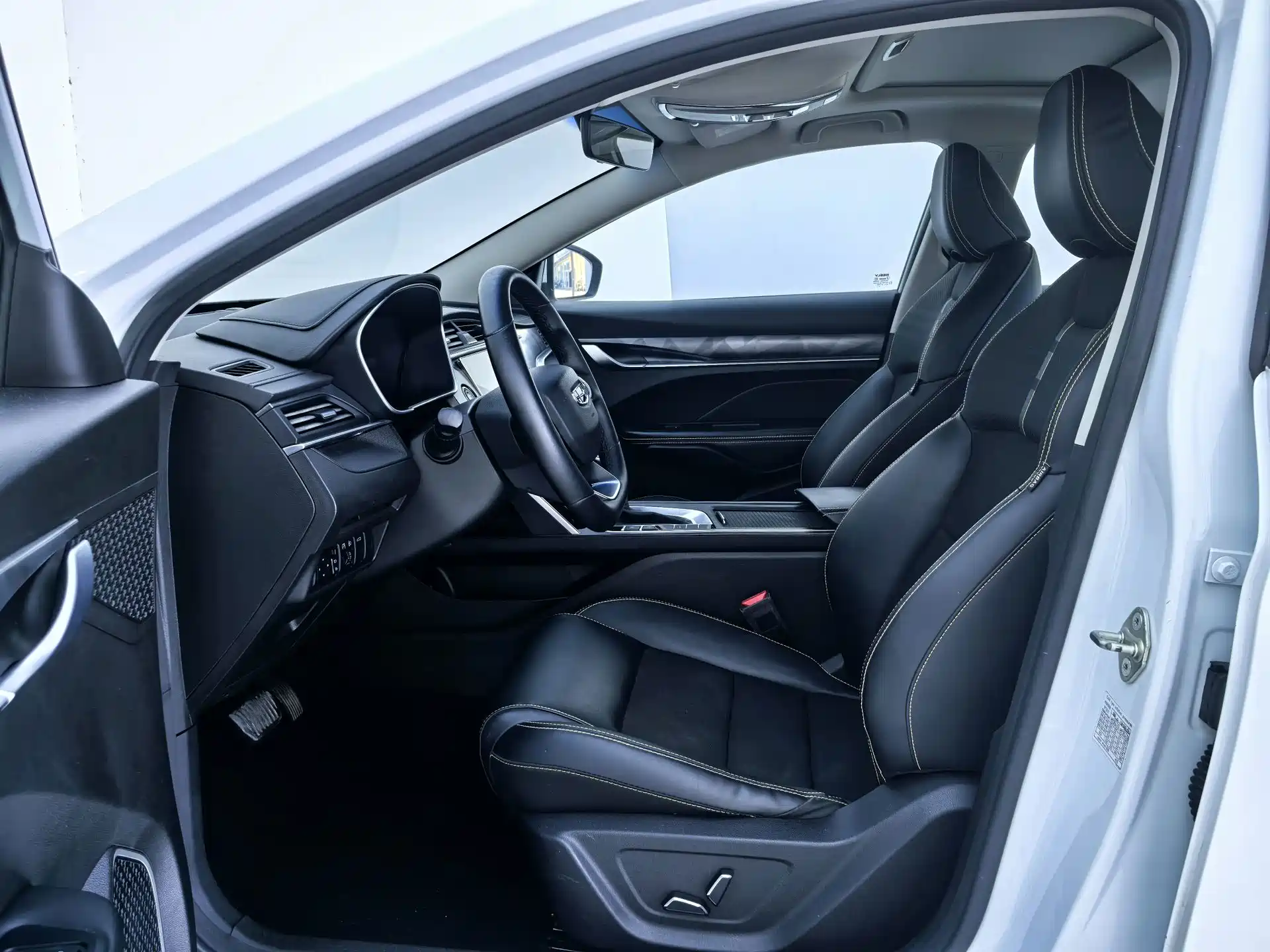 Фото 4 - Geely Binrui