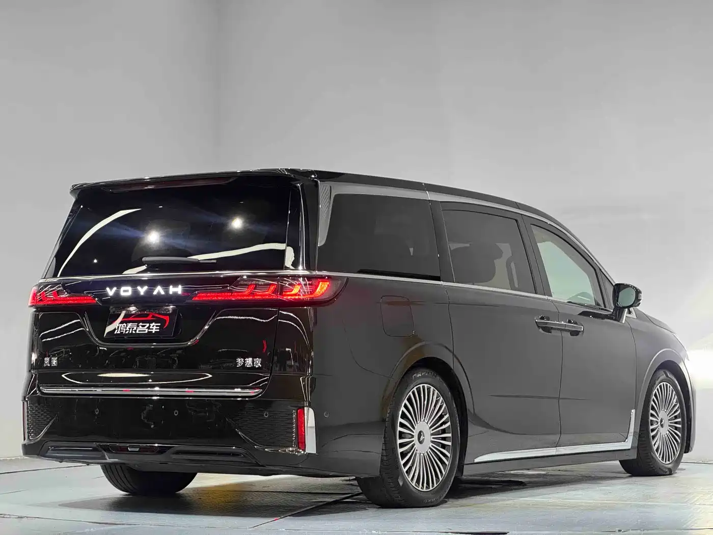 Voyah Auto Voyah Dreamer 2025 PHEV AWD Flagship Kunpeng Edition фото 22