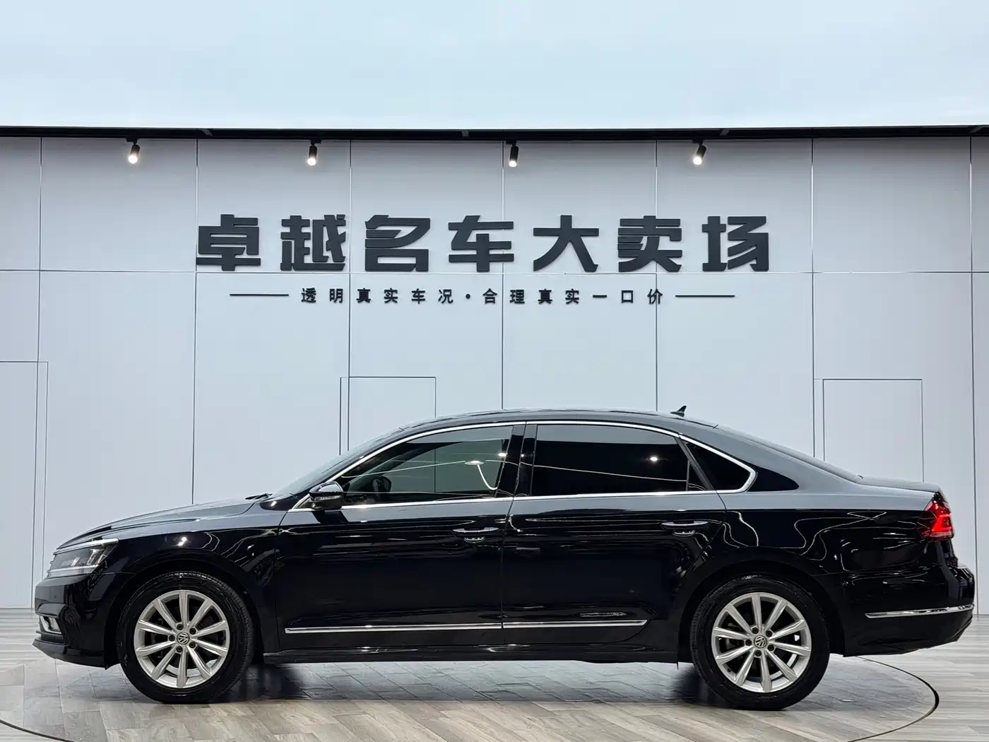 Volkswagen Passat 2017 330TSI DSG Prestige фото 10