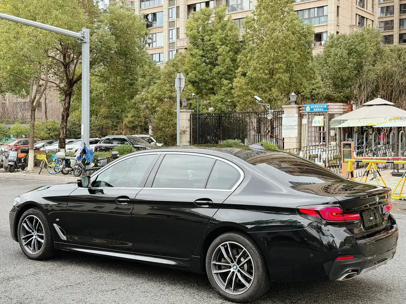 BMW 5 SERIES