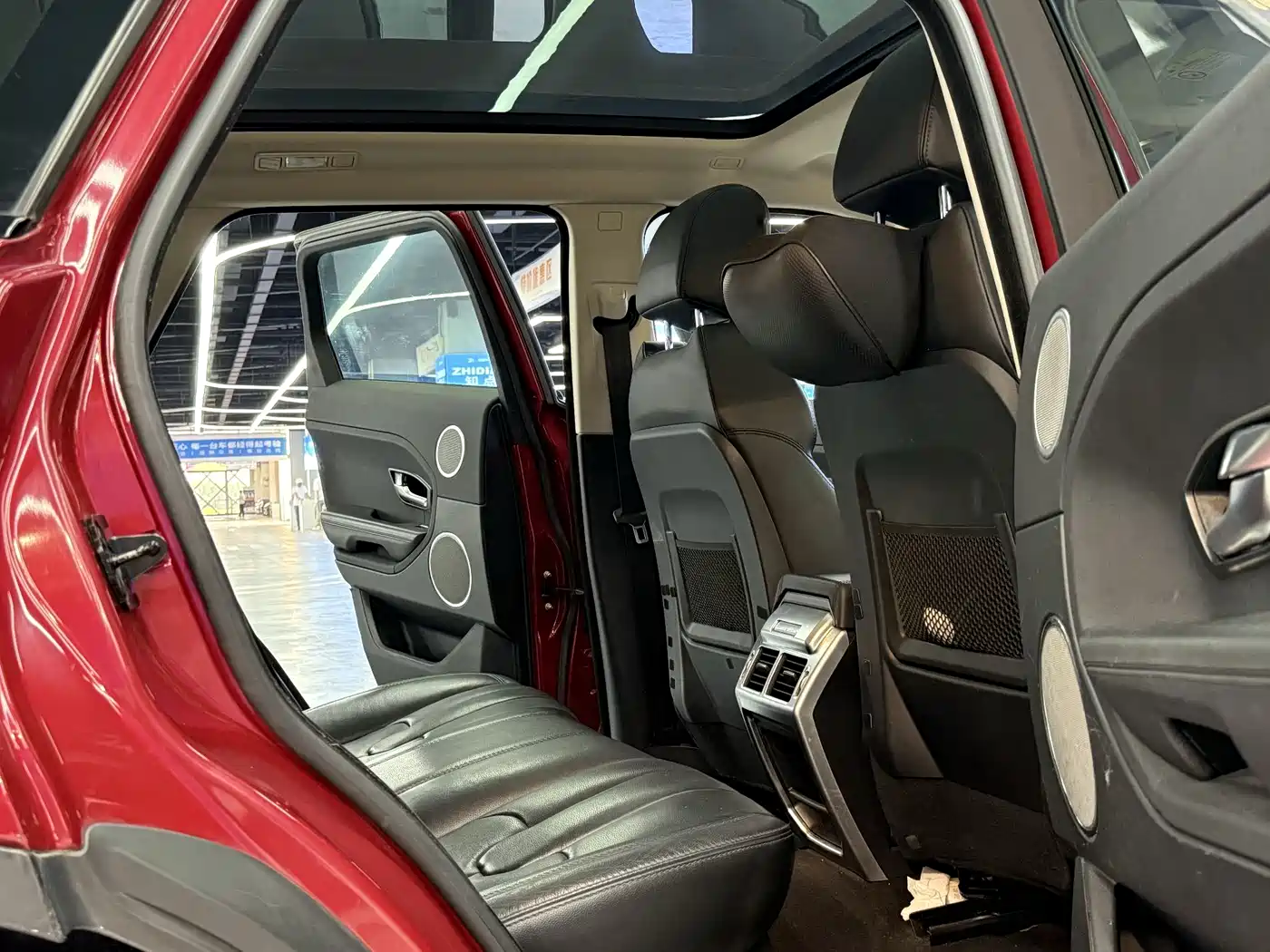 Land Rover Range Rover Evoque 2015 2.0T 5-Door Intelligent Edition фото 18