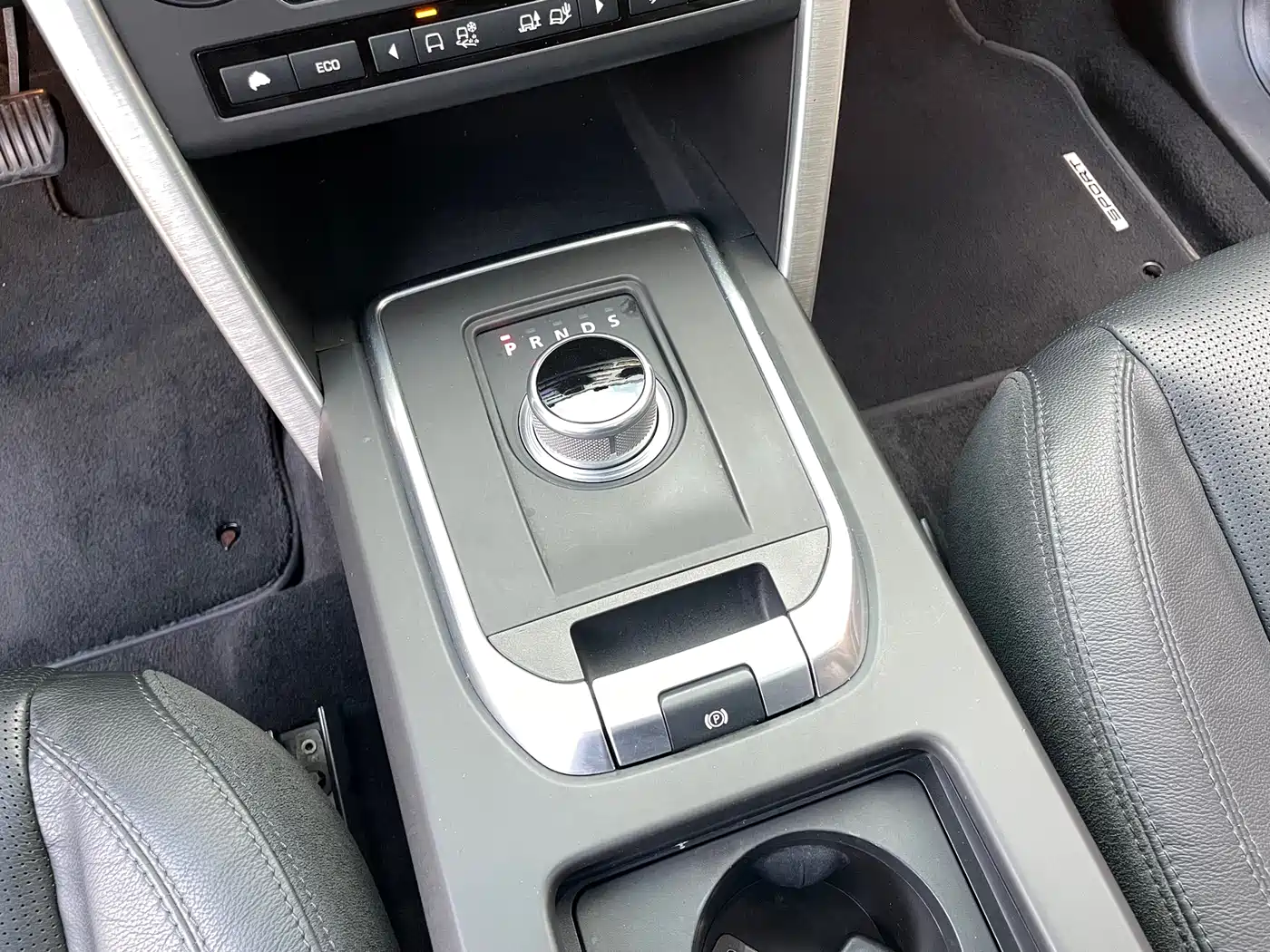 Land Rover Discovery Sport 2016 2.0T HSE фото 8