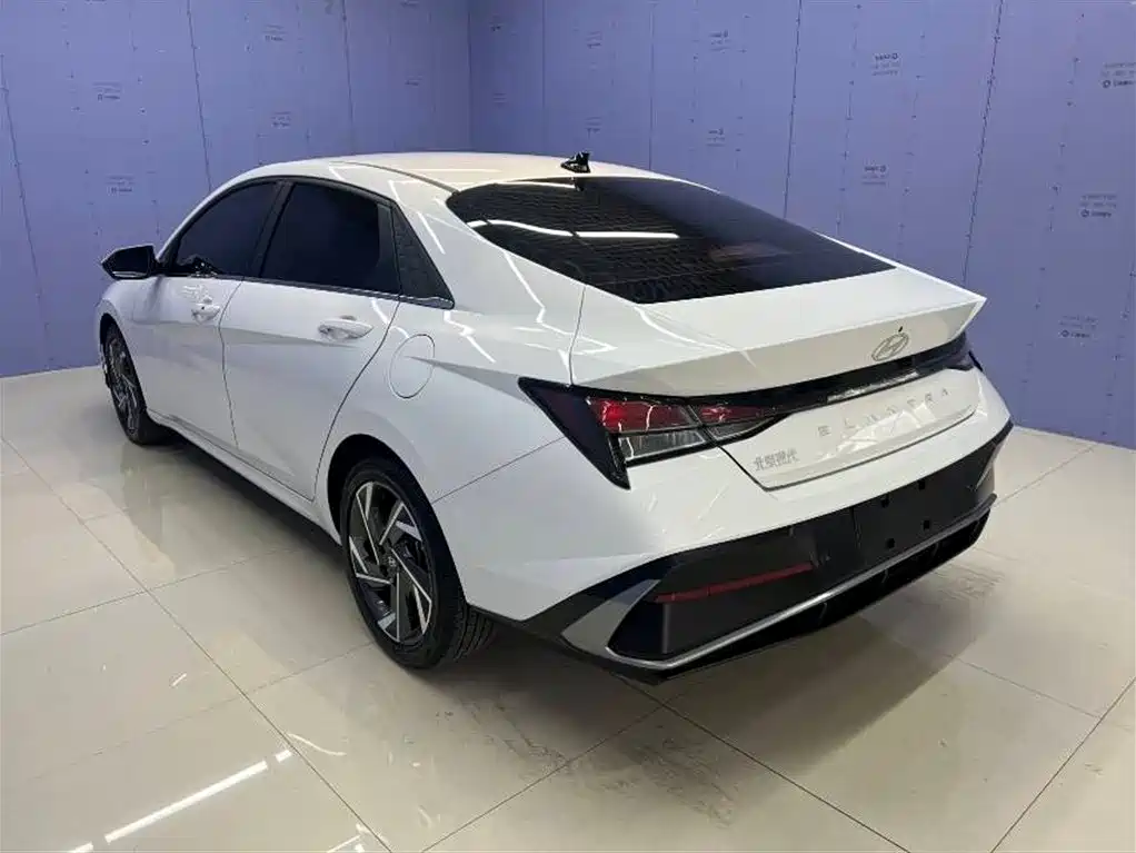 Hyundai Elantra 2023 1.5L CVT GLX Elite Edition фото 6