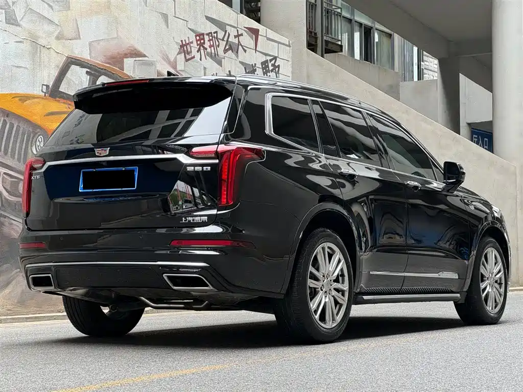 CADILLAC XT6
