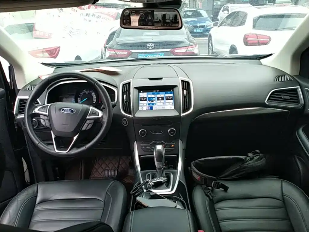 Фото 10 - Ford Edge