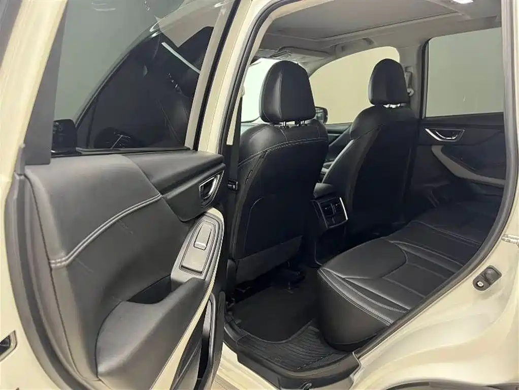 Subaru Forester 2022 2.0i AWD Luxury Edition with EyeSight фото 9