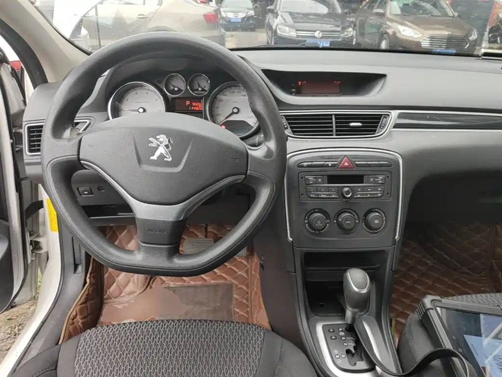 Peugeot 308 2014 Model Joy Edition Classic 1.6L Automatic Superior Style фото 10