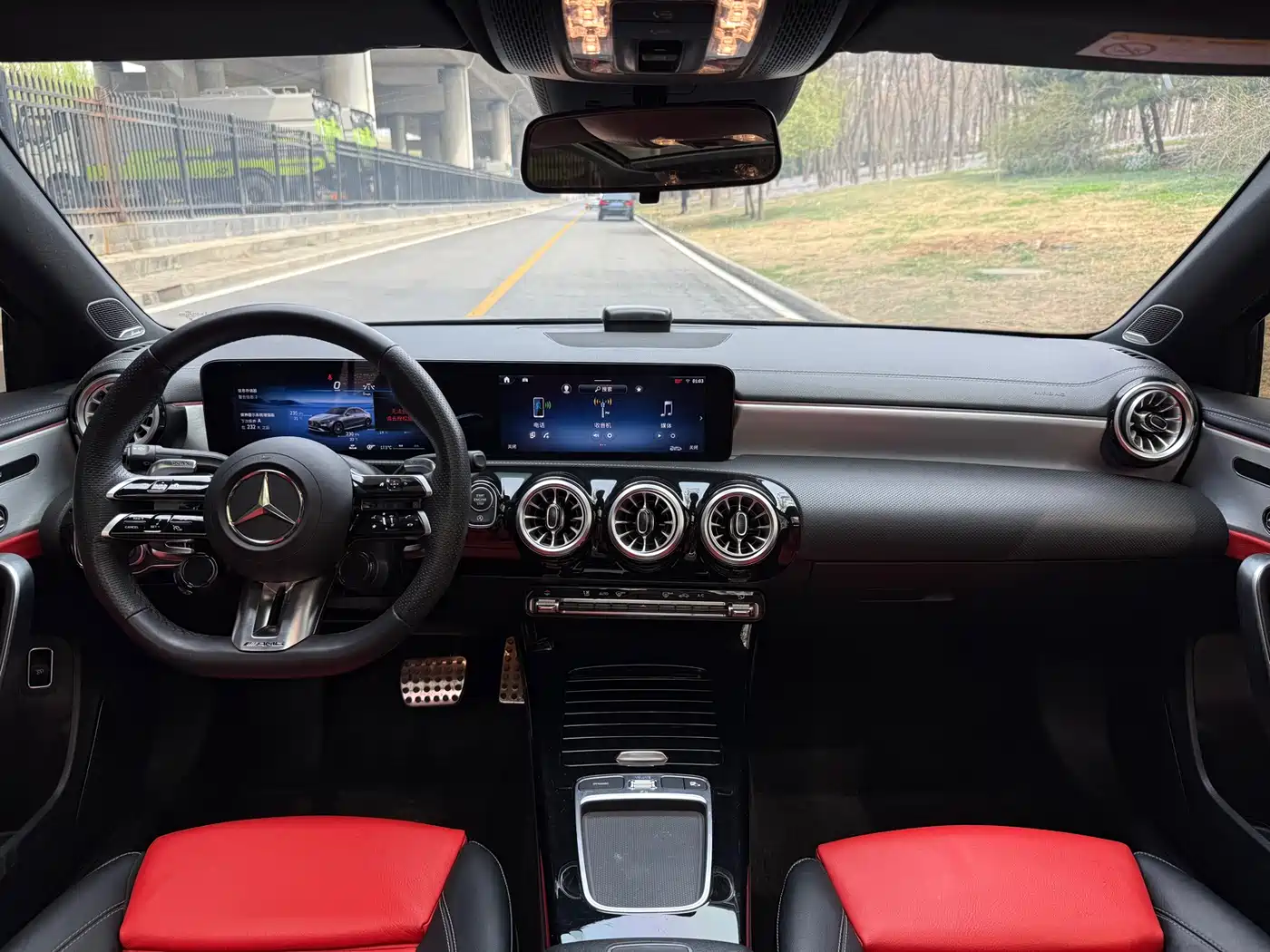 Mercedes-Benz A-Class AMG 2024 AMG A 35 L 4MATIC фото 7