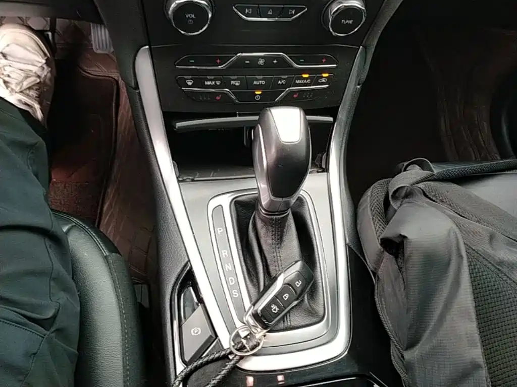 Фото 14 - Ford Edge