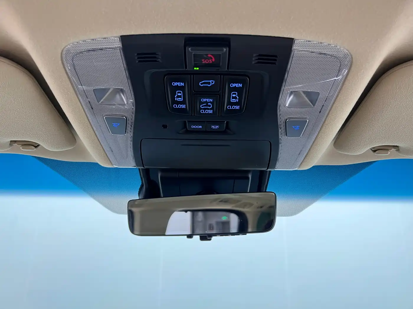 Toyota Vellfire 2021 Crown Hybrid 2.5L HV Premium Edition фото 31