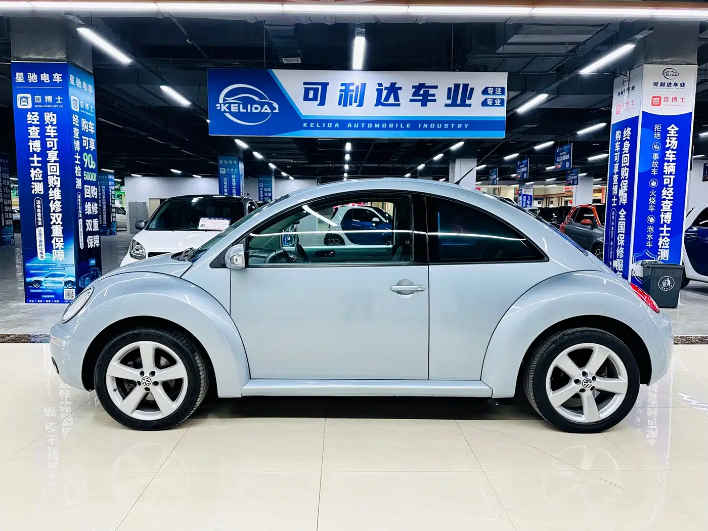 Volkswagen Beetle 2010 1.8T BlackOrange Luxury Edition фото 2