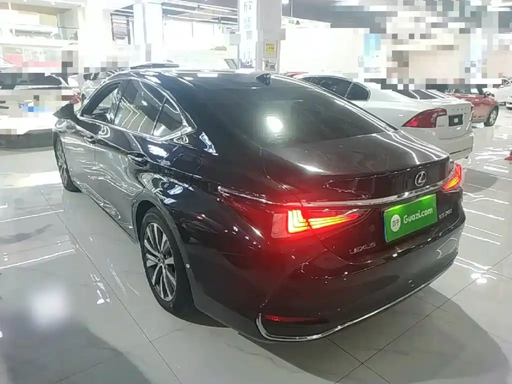 Фото 5 - Lexus ES
