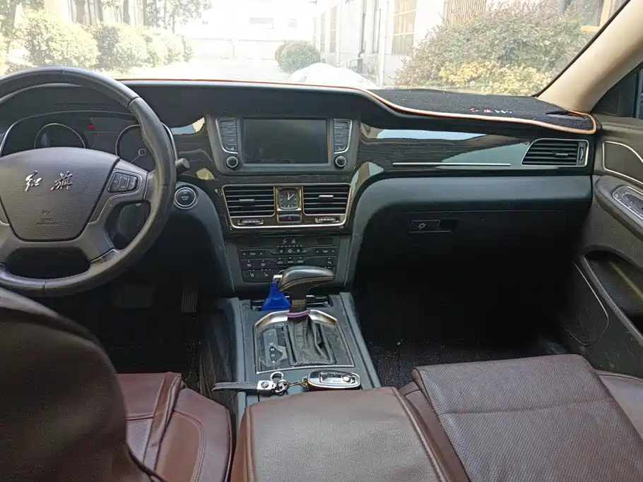 Фото 13 - Hongqi H7