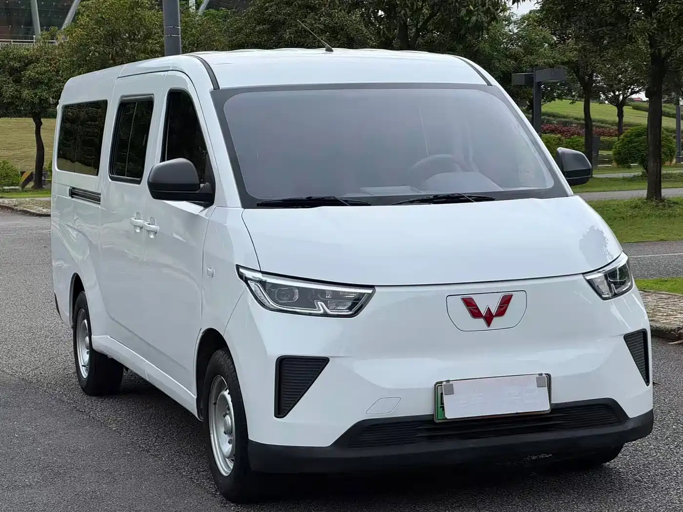 Wuling Motors Wuling Yangguang 2024 2024 300KM Comfort Bus Version 75kW