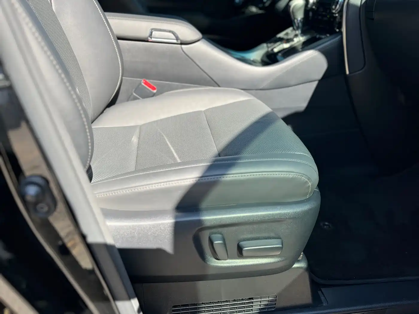 Lexus LM 2020 300h 4-Seat Imperial Edition фото 32