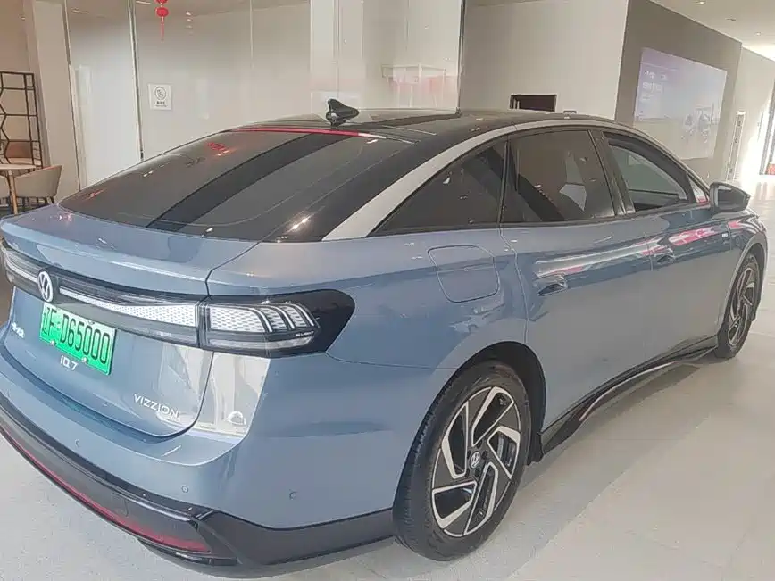 VOLKSWAGEN ID.7 VIZZION