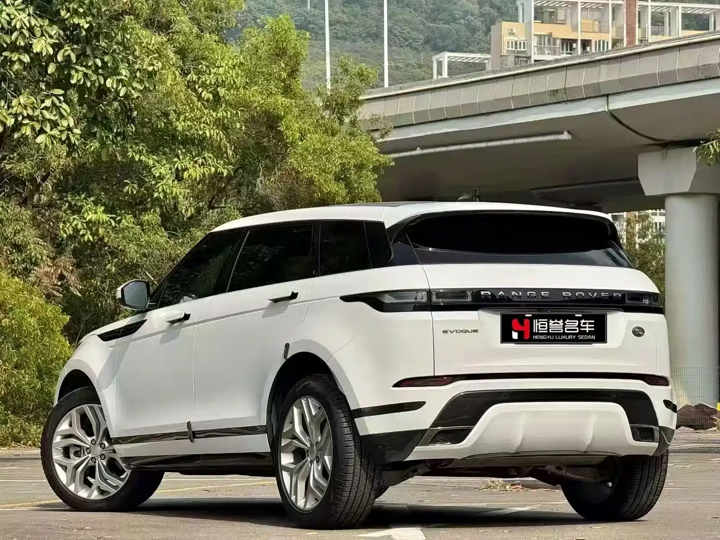 Land Rover Range Rover Evoque 2023 Range Rover Evoque L 200PS Elite Edition фото 8