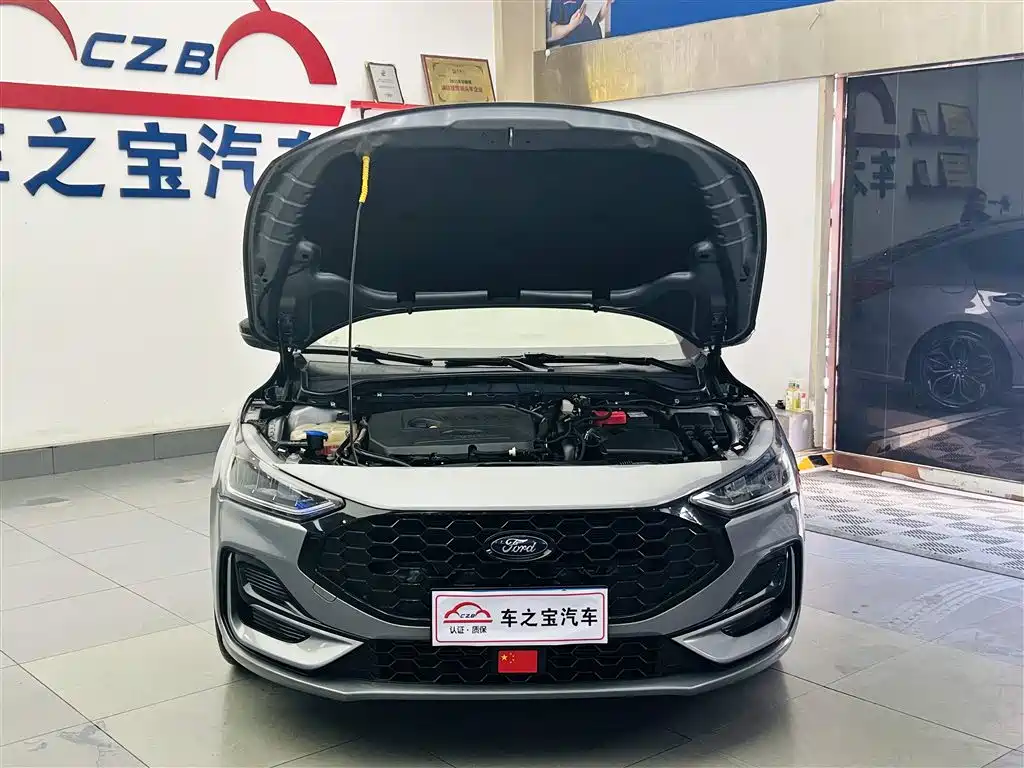 Ford Focus 2023 2022 Sedan EcoBoost 180 Automatic ST Line