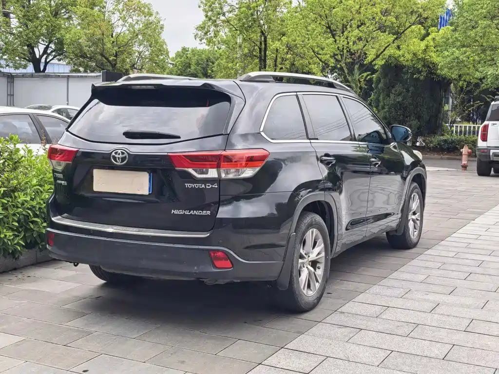 Photo 8 - Toyota Highlander