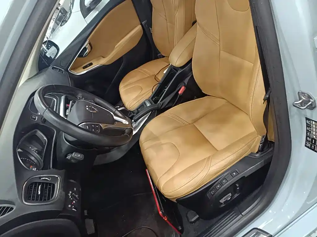 Volvo V40 2017 2017 T3 R-Design