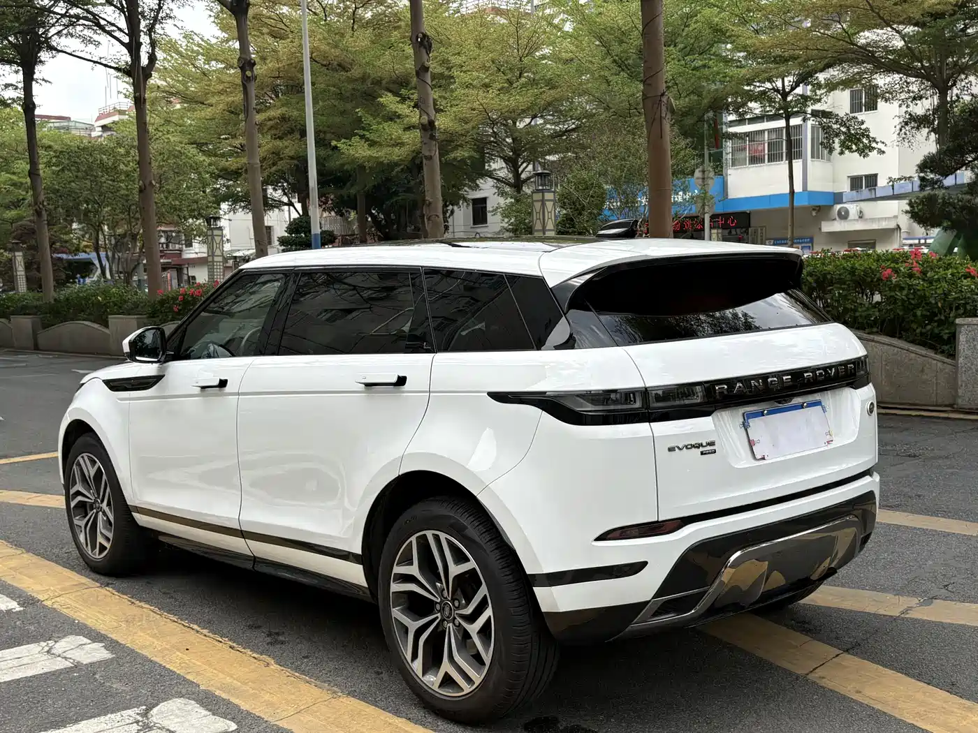 Land Rover Range Rover Evoque 2023 Range Rover Evoque L 249PS Luxury Edition фото 5