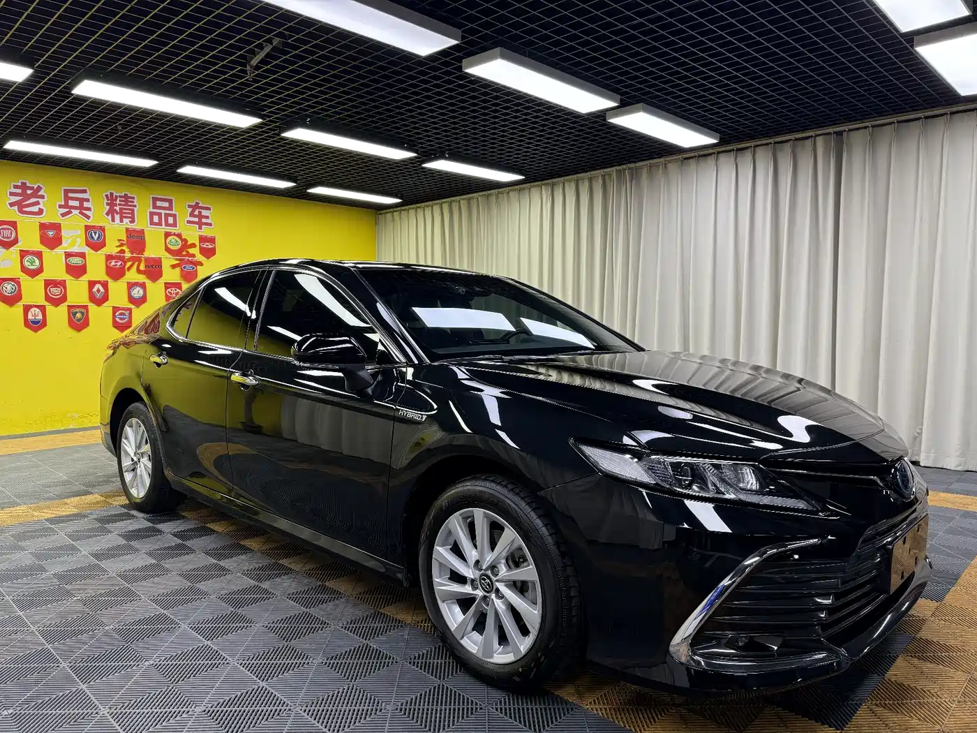 Toyota Camry 2021 Hybrid 2.5HGVP Leading Edition фото 3