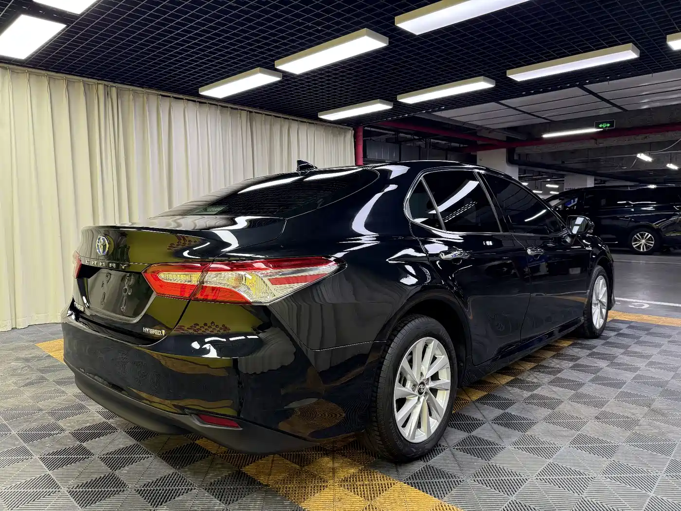 Toyota Camry 2021 Hybrid 2.5HGVP Leading Edition фото 9