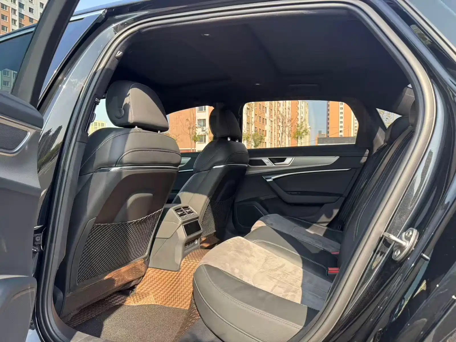 Фото 6 - Audi A6L