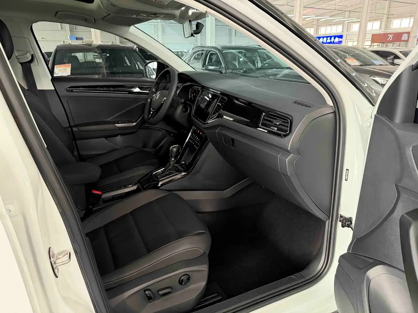 Volkswagen T-ROC 2022 280TSI DSG 2WD Comfort PLUS фото 17