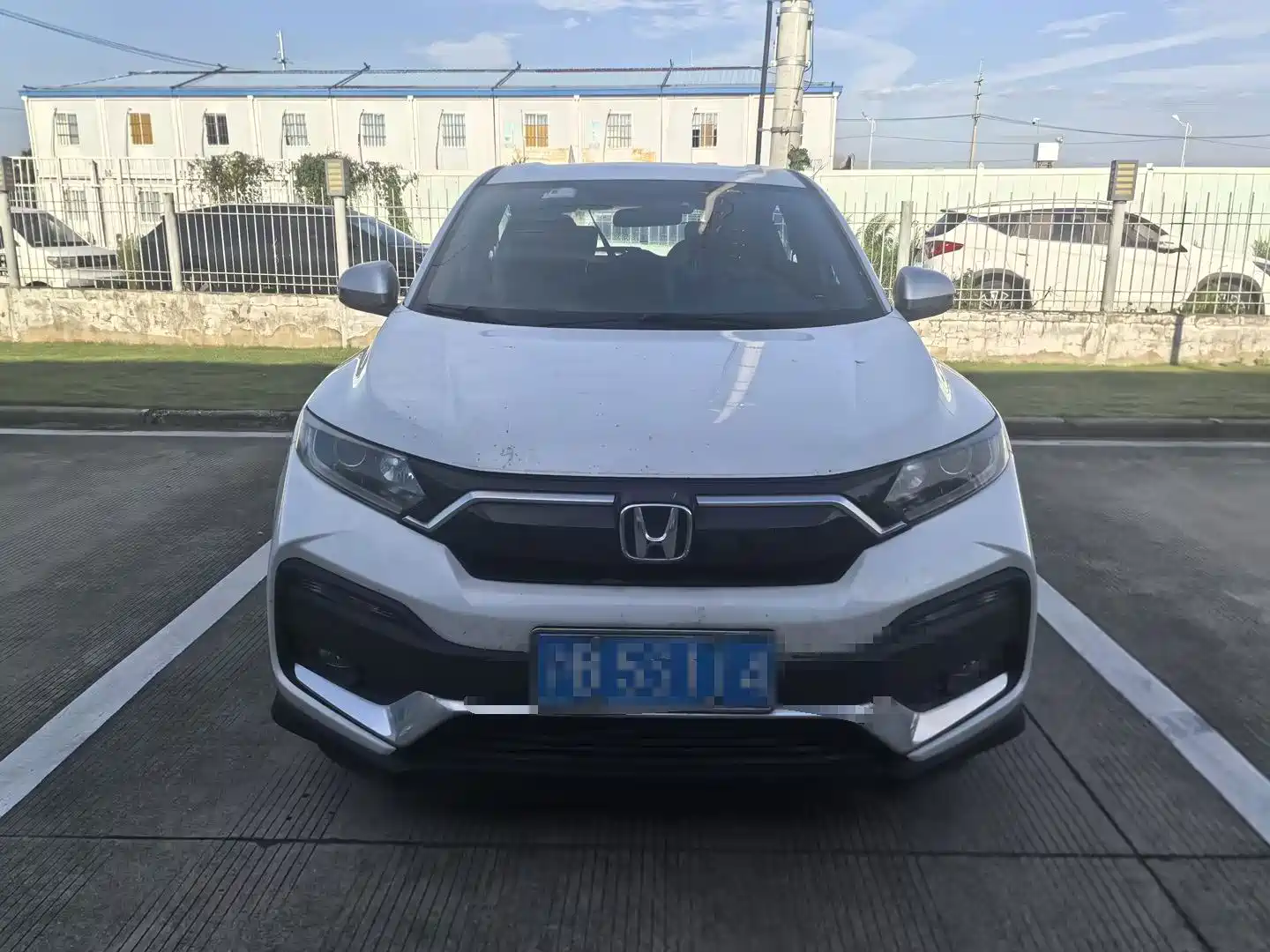 Photo 2 - Honda XR-V