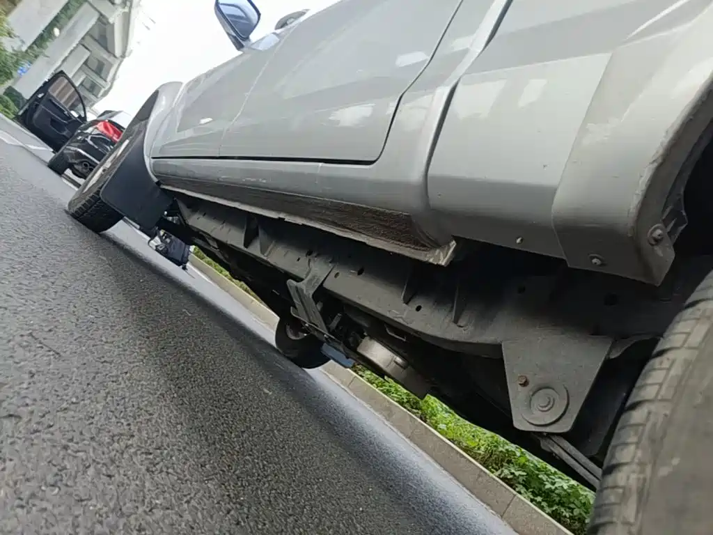 Dongfeng Ruiqi 2023 2023 2.4T Diesel 2WD Startup Long Cargo Box YCY24165-61