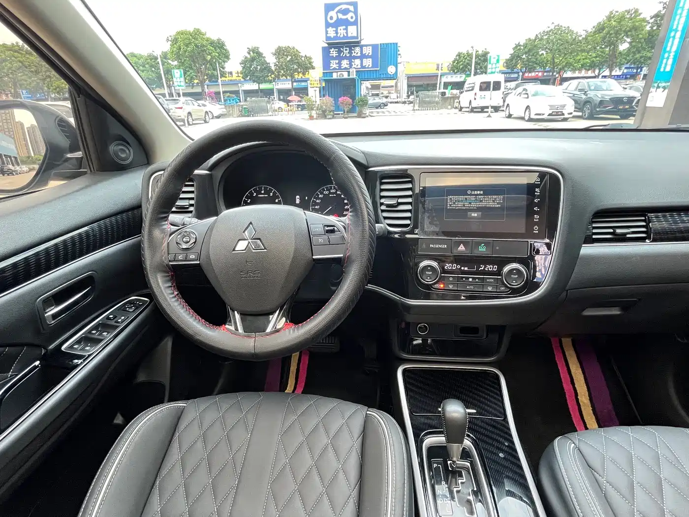 MITSUBISHI OUTLANDER