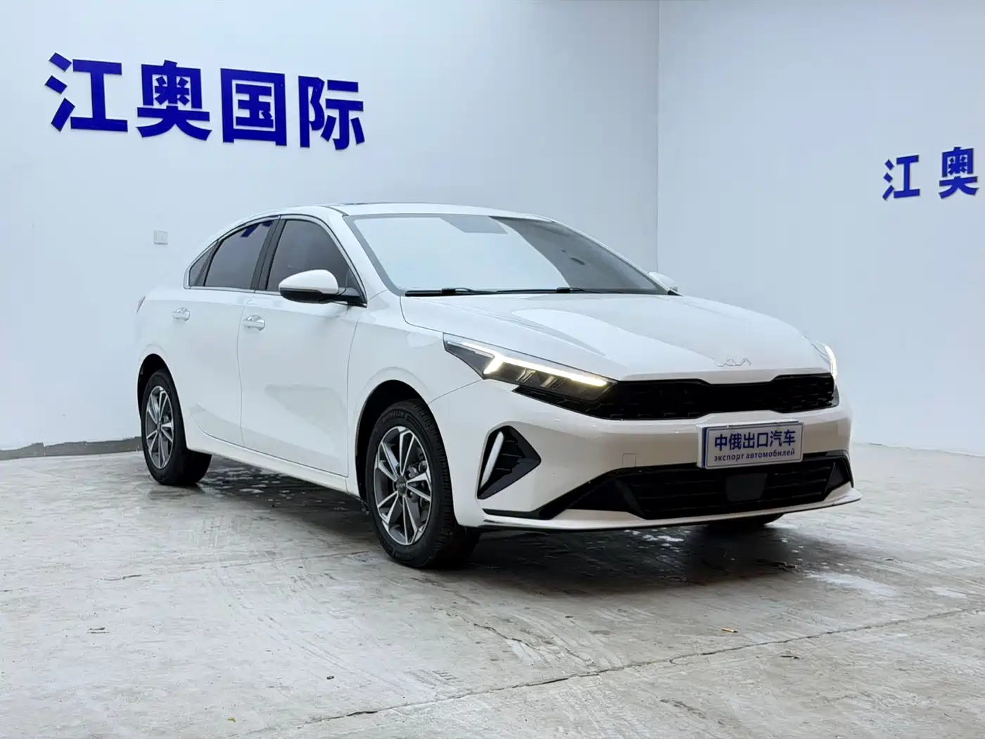 Kia K3 2023 Model 1.5L CVT Luxury Edition фото 3