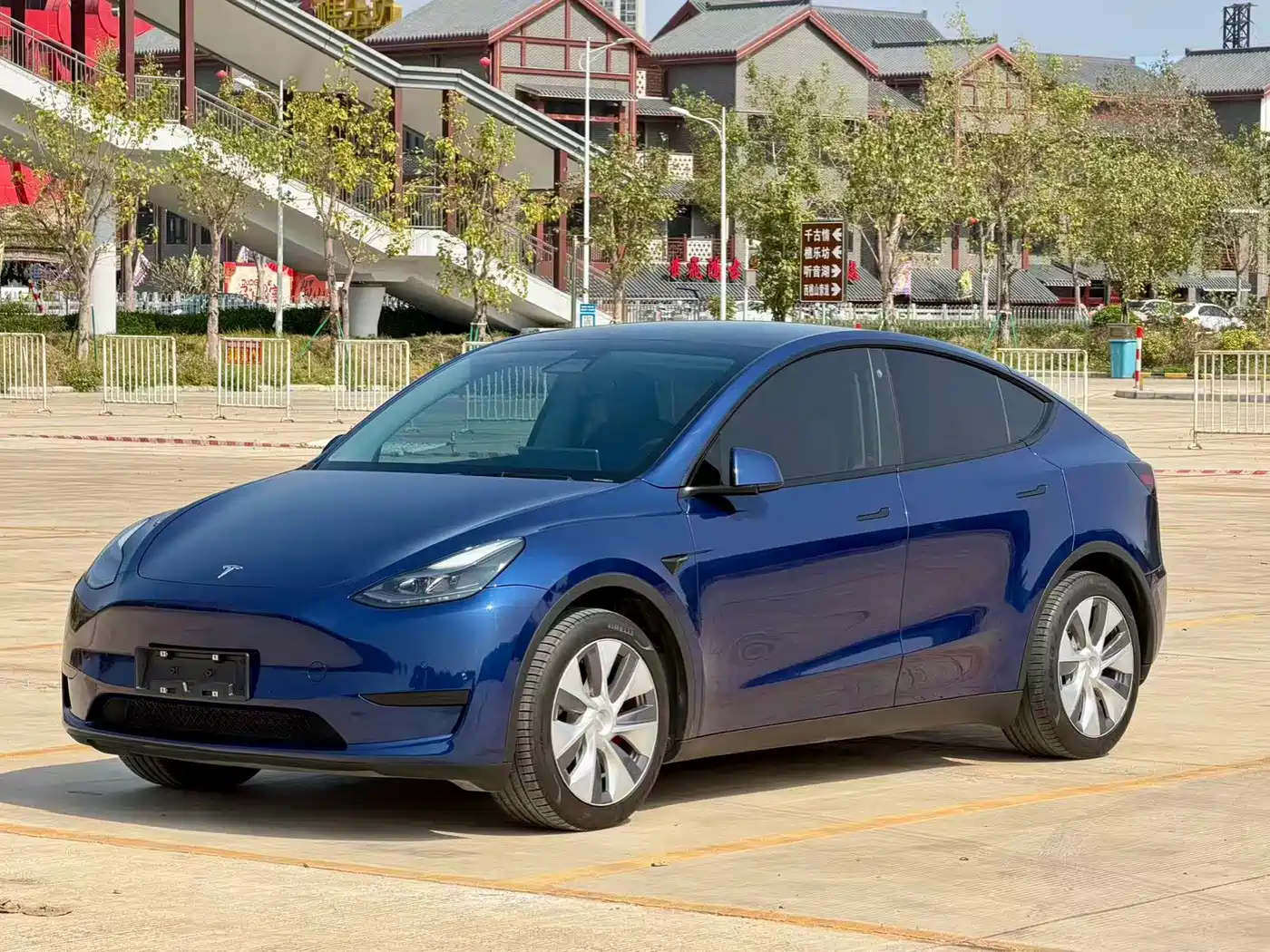 TESLA MODEL Y