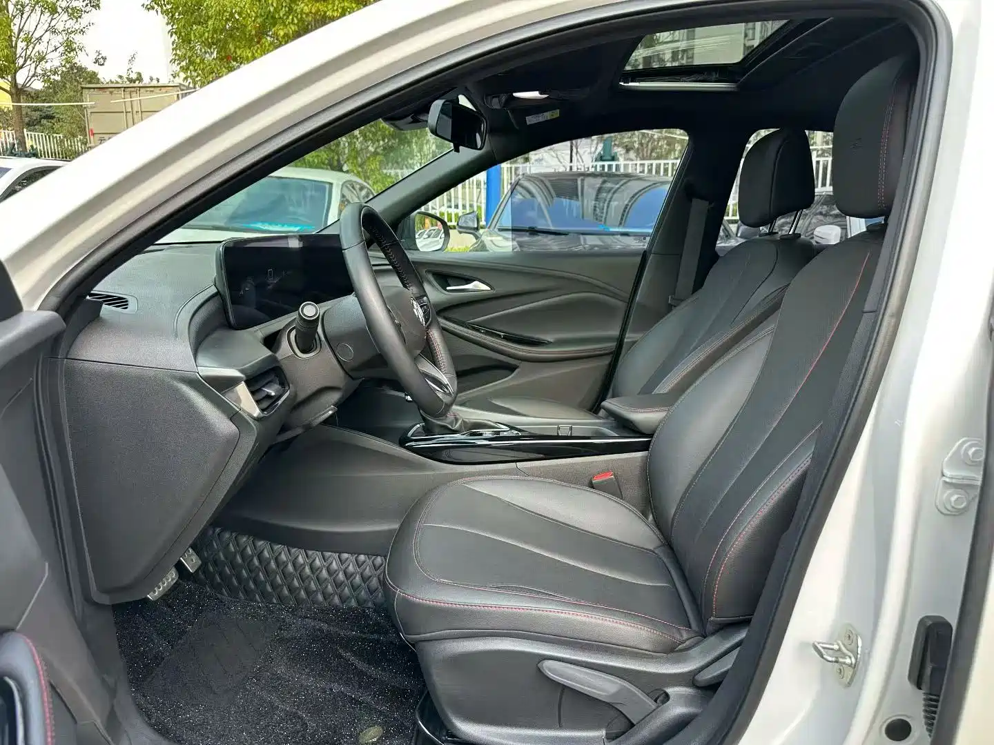 Photo 6 - Buick Verano
