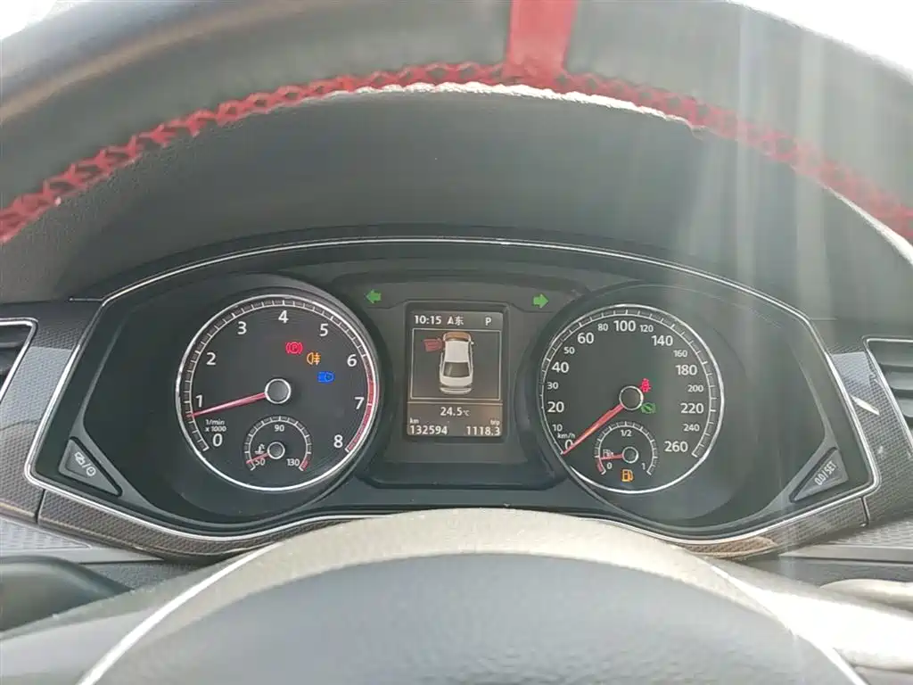 Volkswagen Passat 2017 330TSI DSG Luxury фото 12