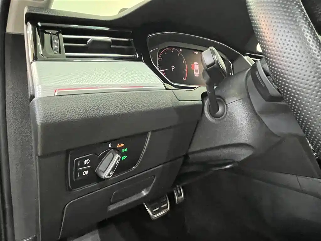 Volkswagen Magotan 2023 Model 2 Million Commemorative Edition 330TSI DSG Luxury фото 18
