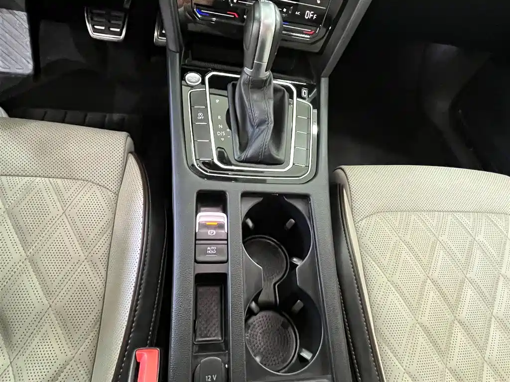 Volkswagen Magotan 2023 Model 2 Million Commemorative Edition 330TSI DSG Luxury фото 8