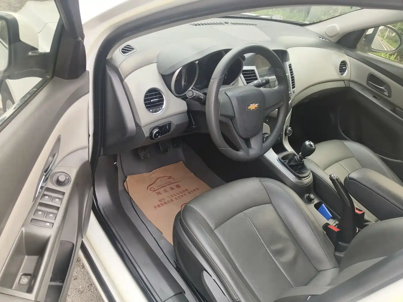 Chevrolet Cruze 2011 1.6L SL MT фото 6