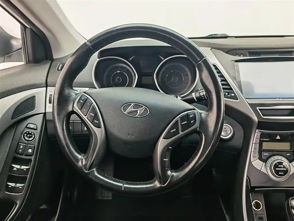 Hyundai Langdong 2015 1.6L Auto Exclusive фото 11