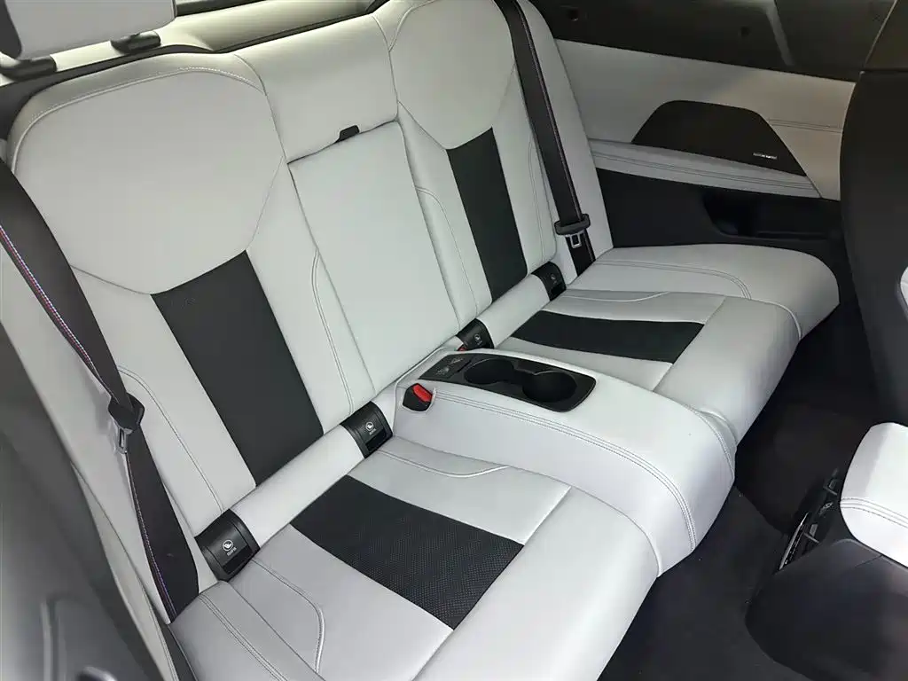 BMW M4 2022 M4 Convertible M xDrive Thunder Edition фото 15